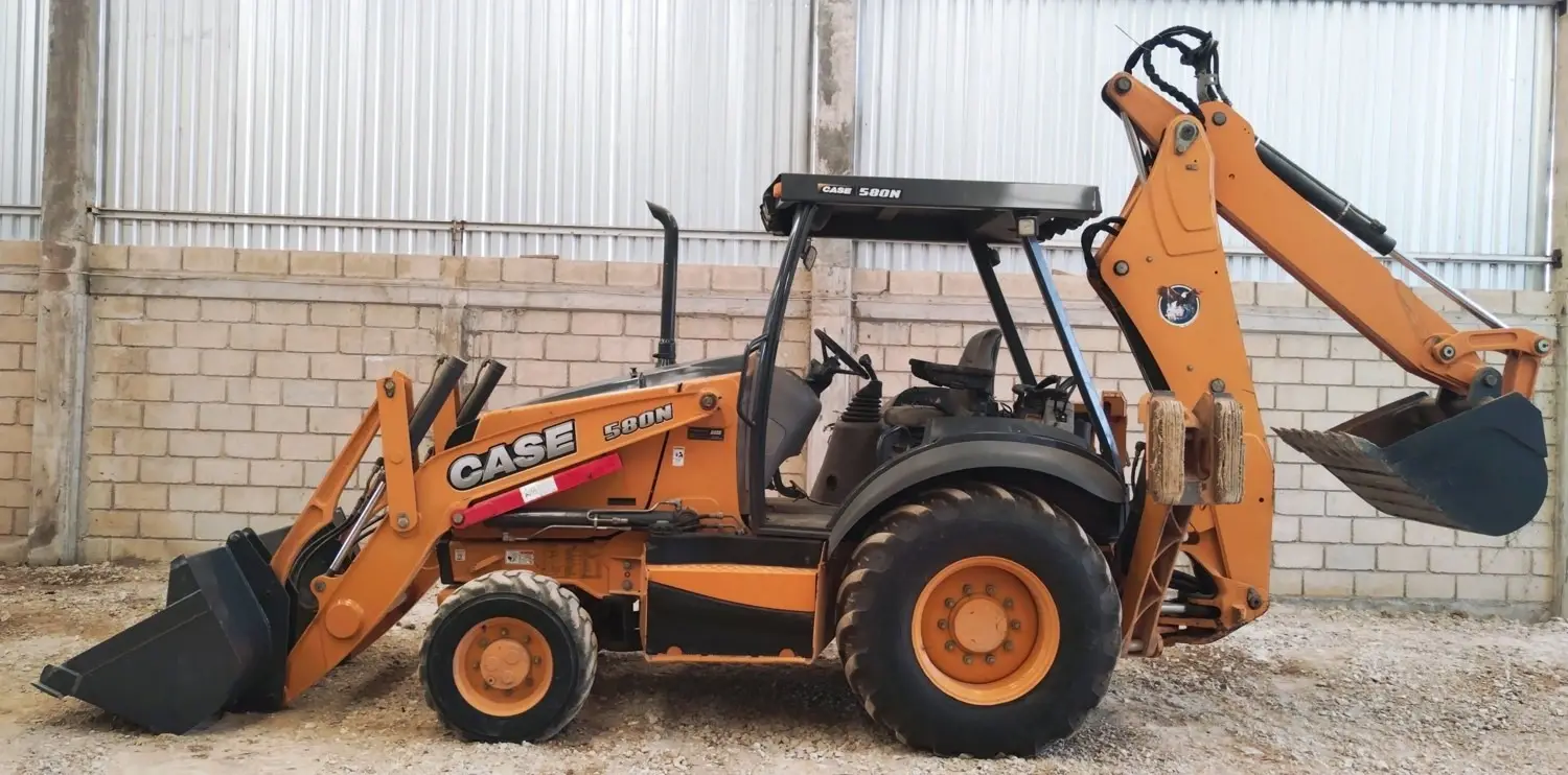 Retroexcavadora Case 580N 4x4 2014 con Extensión y Joysticks, 3,970 Horas