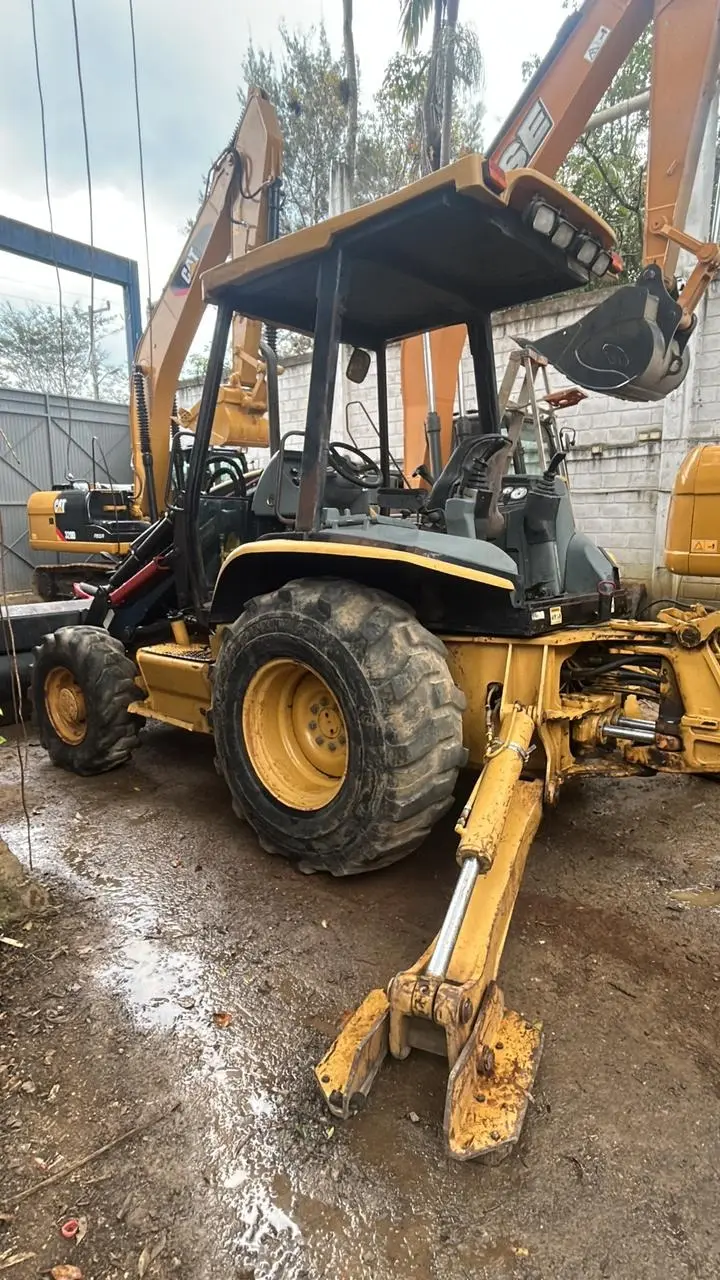 Retroexcavadora Caterpillar 420D 2002