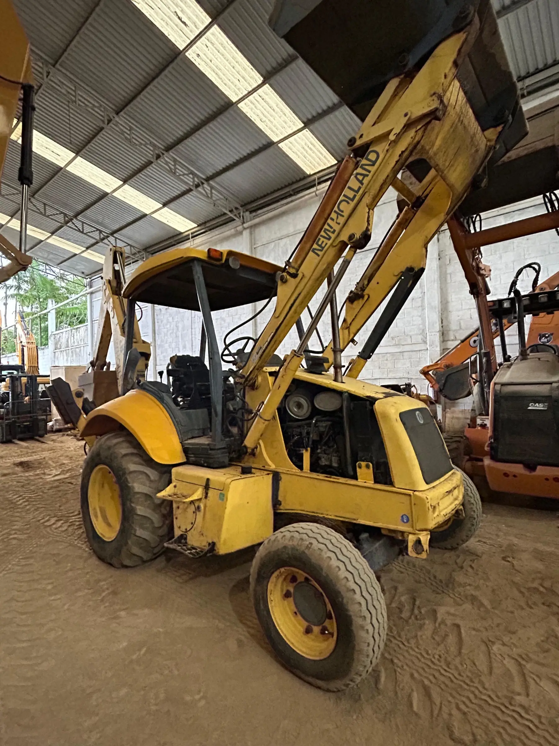 Retroexcavadora New Holland LB75B 2003