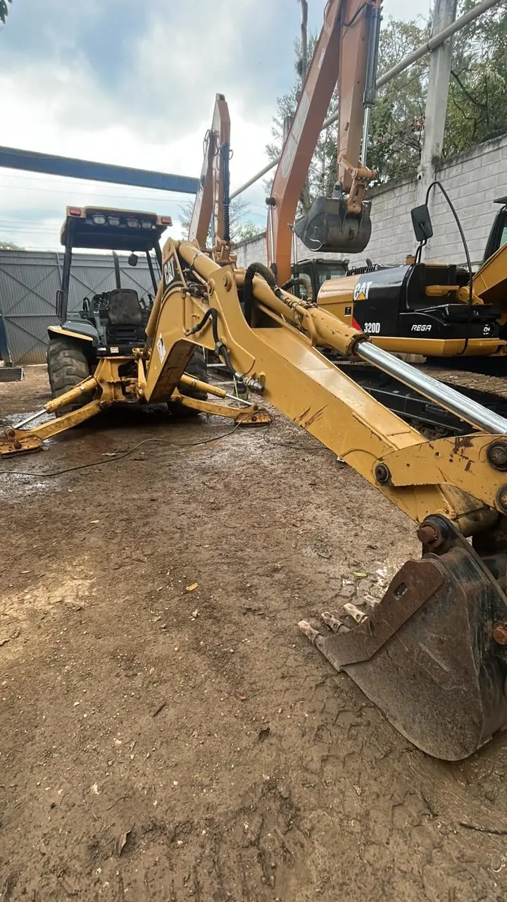 Retroexcavadora Caterpillar 420D 2002
