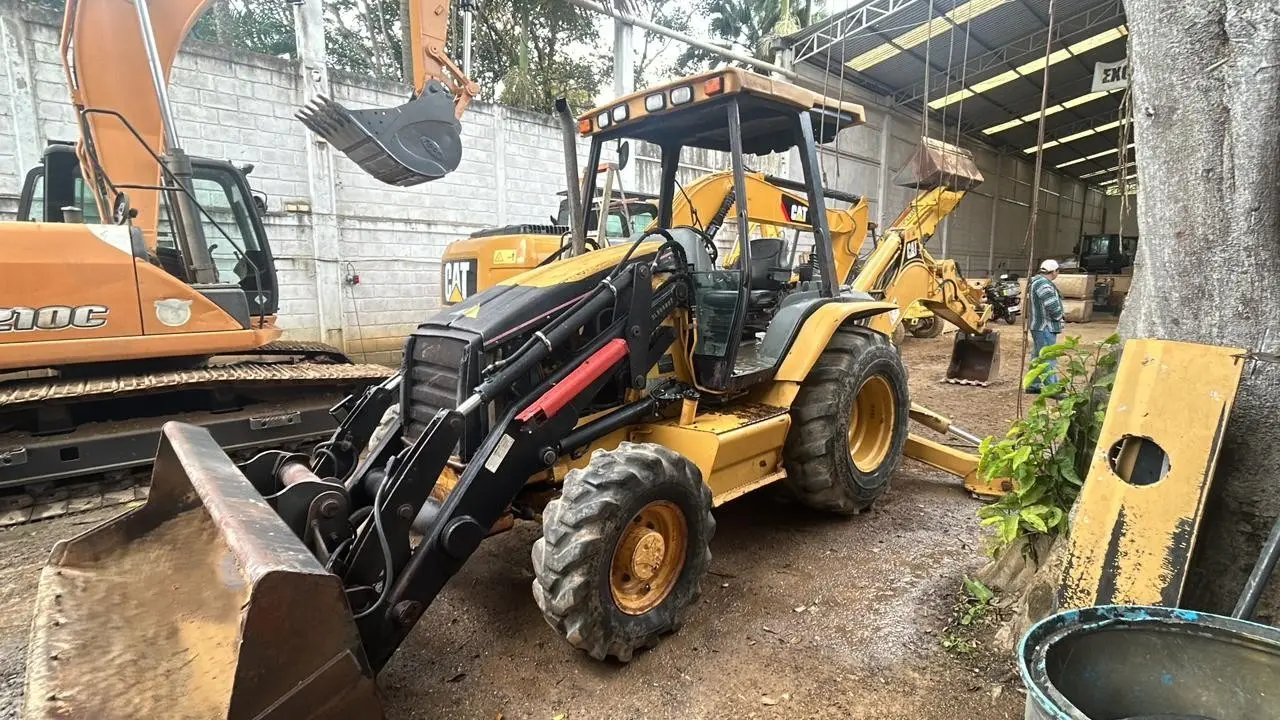 Retroexcavadora Caterpillar 420D 2002