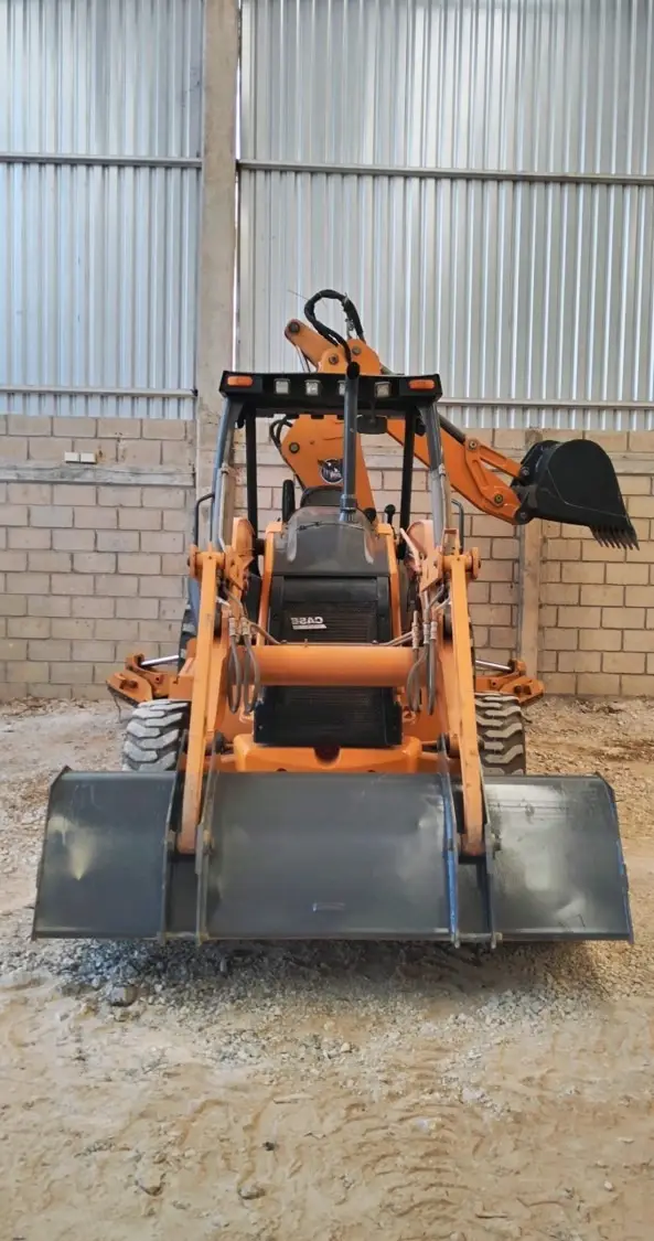 Retroexcavadora Case 580N 4x4 2014 con Extensión y Joysticks, 3,970 Horas
