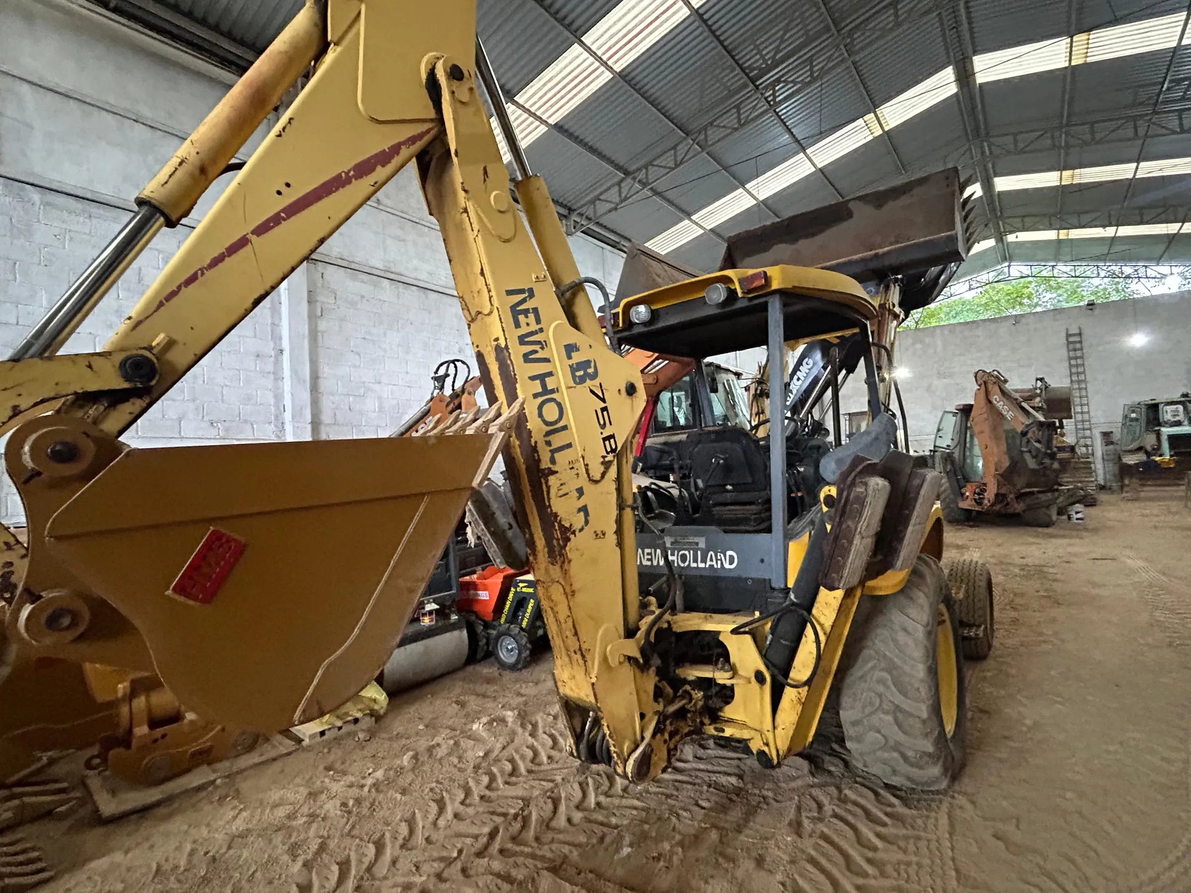 Retroexcavadora New Holland LB75B 2003
