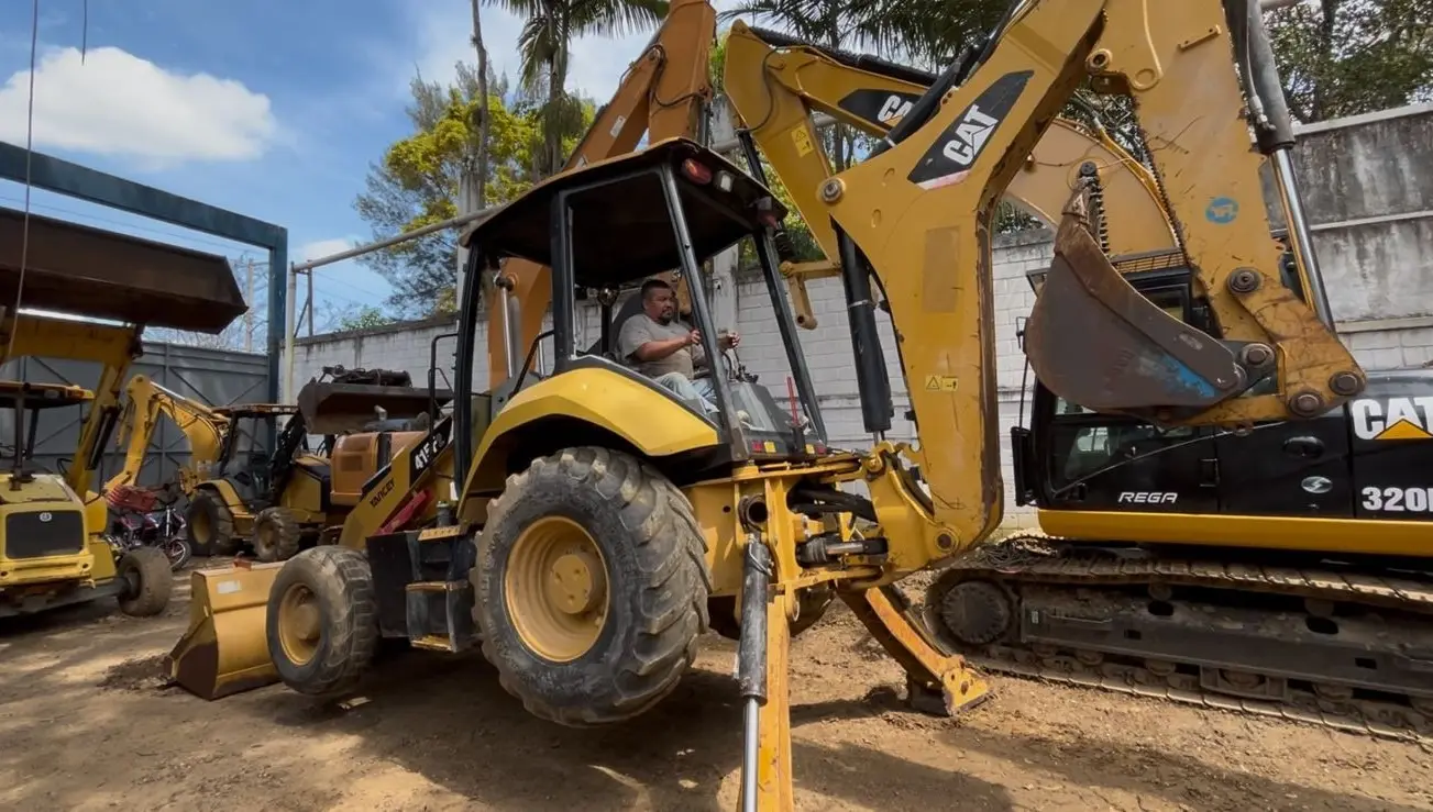Retroexcavadora Caterpillar 415F2 2016, 2055 Horas